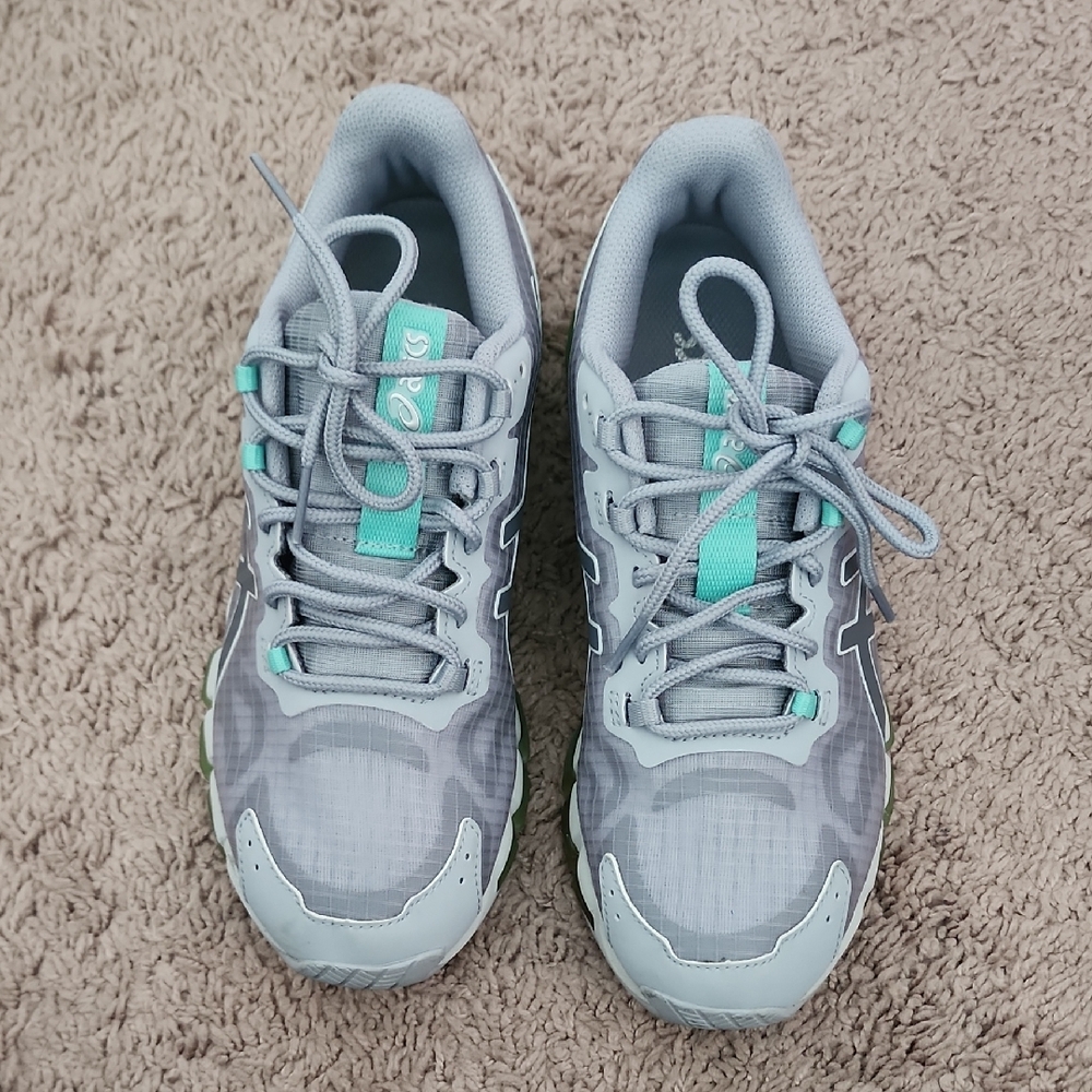 ASICS Gel Light Gray and Mint Green Running Shoes Woman's Size 6